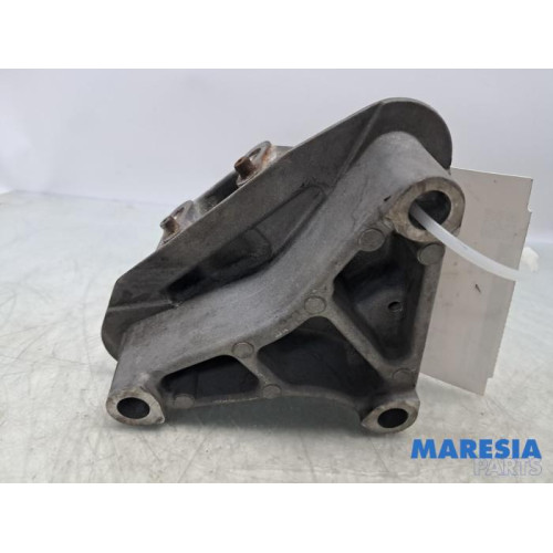 Citroen - C6 - Engine mount