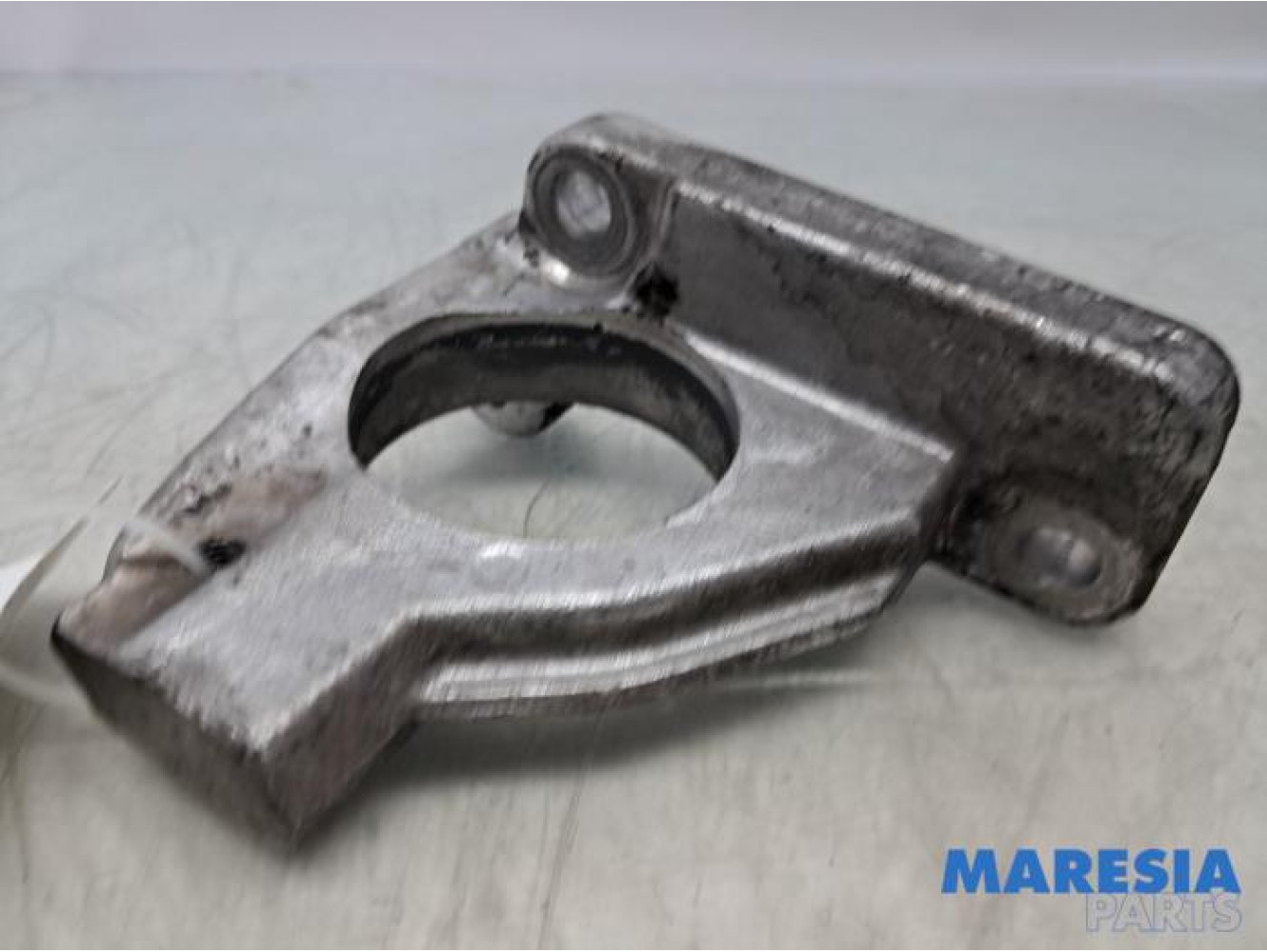 Citroen - C6 - Engine mount