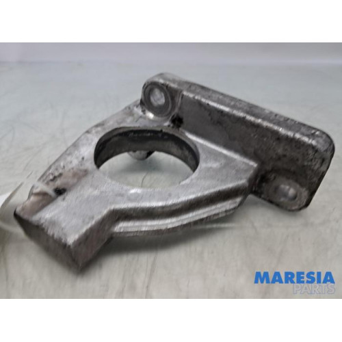 Citroen - C6 - Engine mount