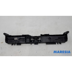 Renault - Clio - Lock plate