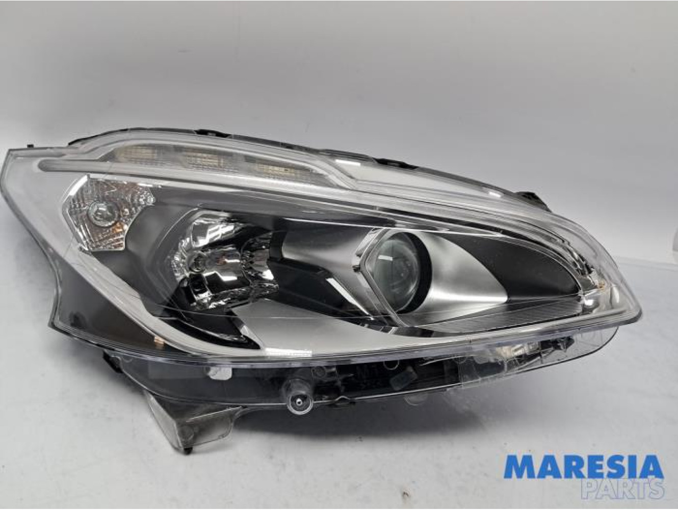 Peugeot - 208 - Koplamp rechts