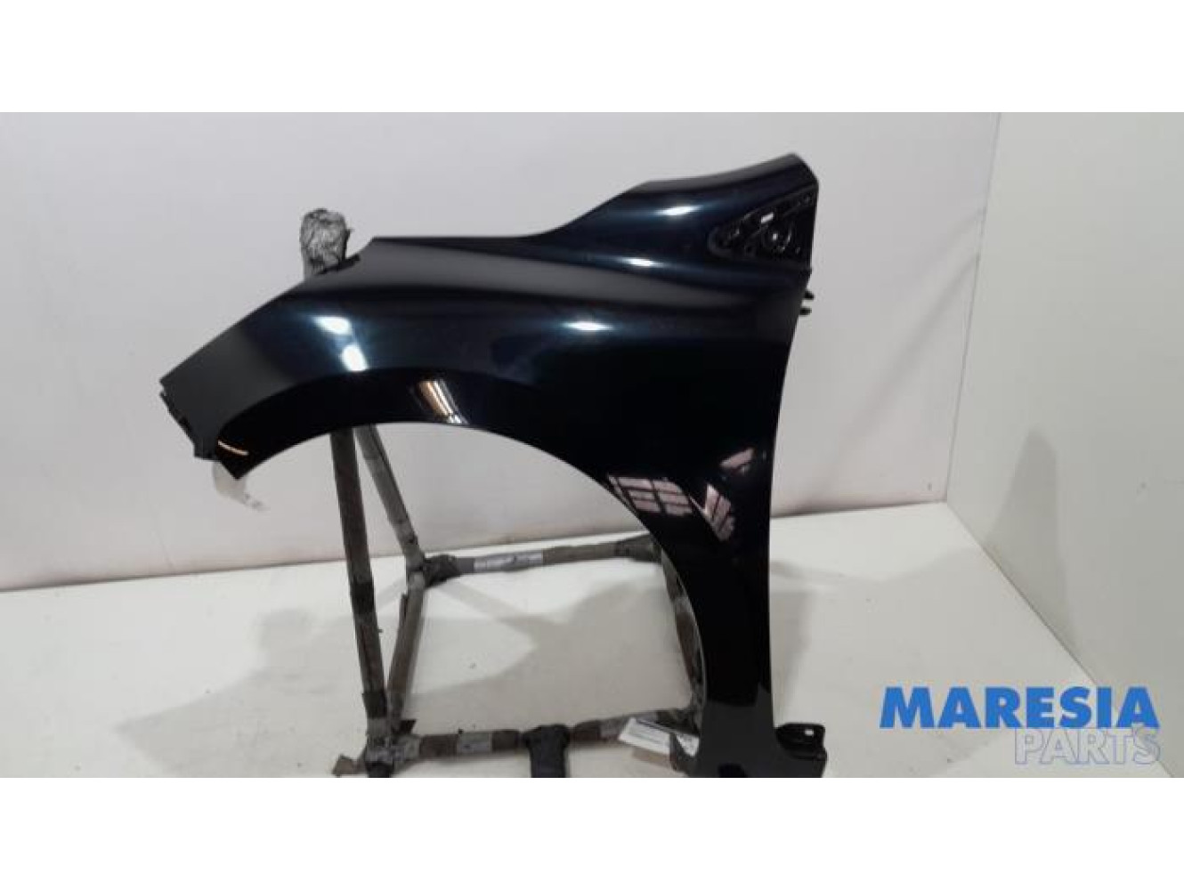 Renault - Clio - Front wing, left