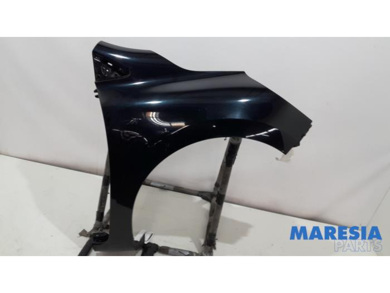 Renault - Clio - Kotflügel rechts vorne