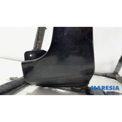 Renault - Clio - Kotflügel rechts vorne