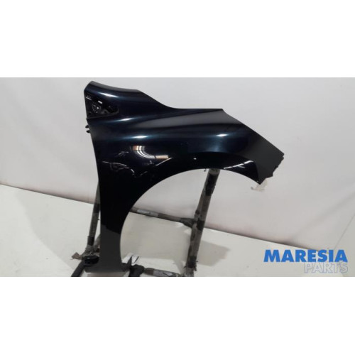 Renault - Clio - Kotflügel rechts vorne