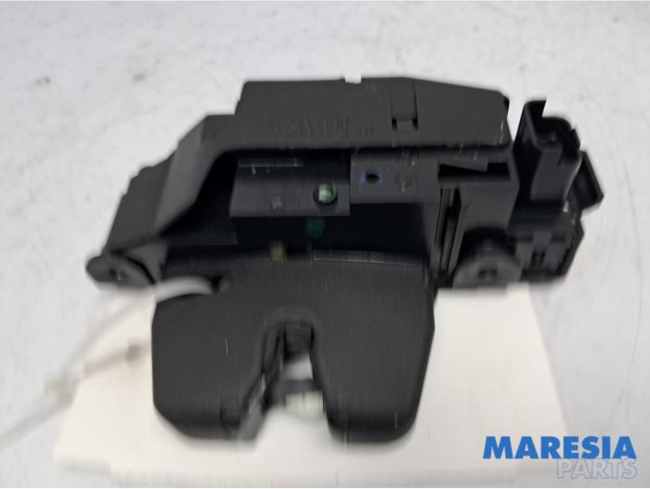 Peugeot - 308 - Tailgate lock mechanism