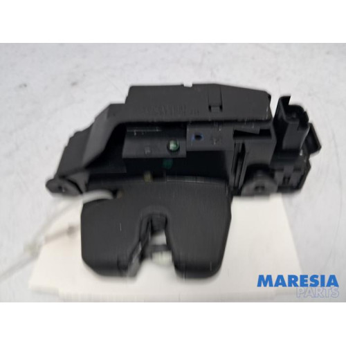 Peugeot - 308 - Tailgate lock mechanism