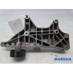 Fiat - Punto - Alternator lower bracket