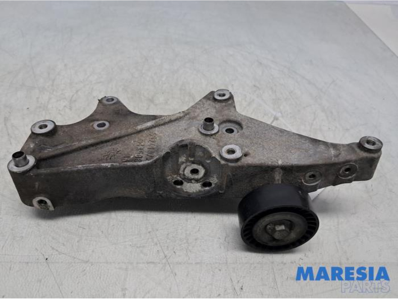 Fiat - Punto - Alternator lower bracket