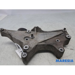 Fiat - Punto - Alternator lower bracket