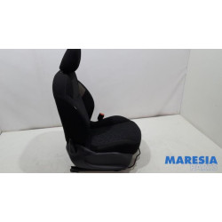 Peugeot - 2008 - Stoel rechts