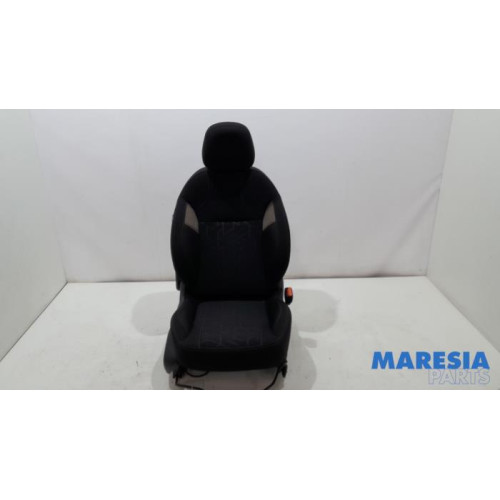 Peugeot - 2008 - Stoel rechts
