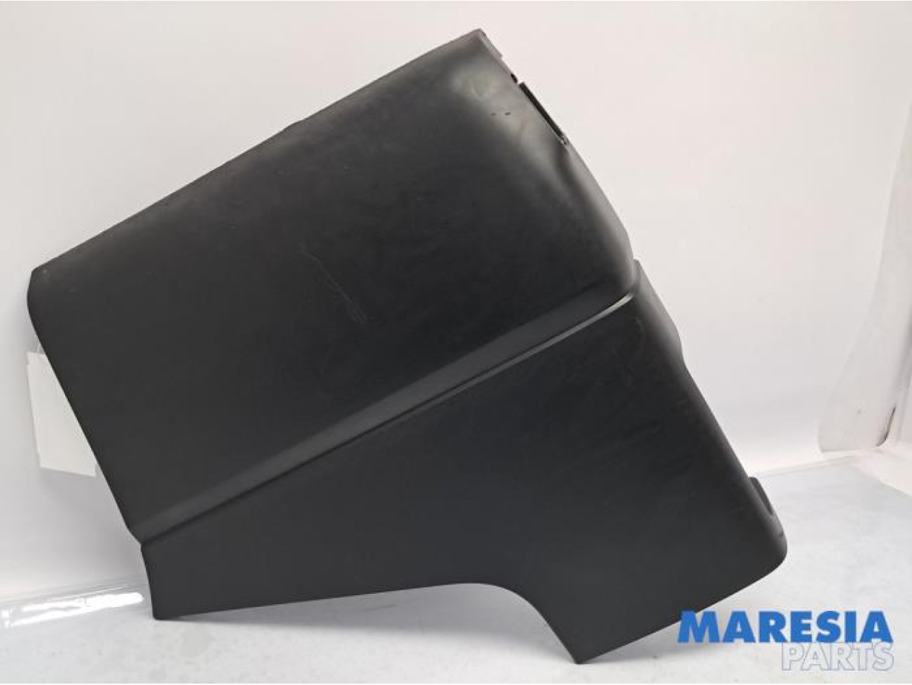 Renault - Trafic - Rear bumper corner, right