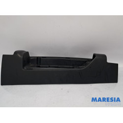 Renault - Trafic - Achterlichtrand rechts