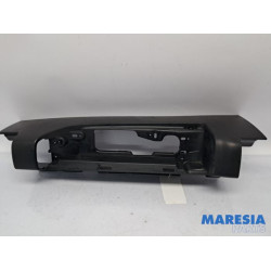 Renault - Trafic - Achterlichtrand rechts