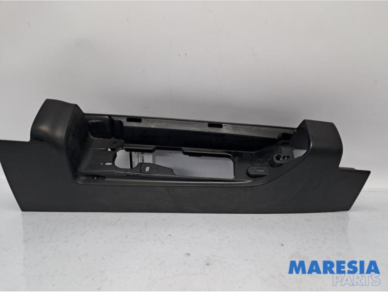 Renault - Trafic - Achterlichtrand rechts