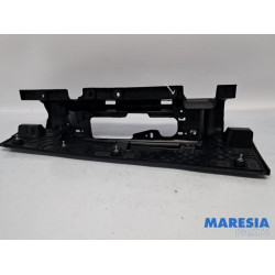 Renault - Trafic - Achterlichtrand rechts