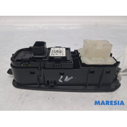 Renault - Trafic - Multi-functional window switch