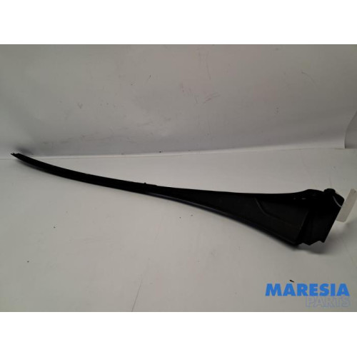 Renault - Trafic - Frontscreen frame