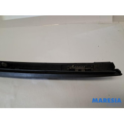 Renault - Trafic - Frontscreen frame