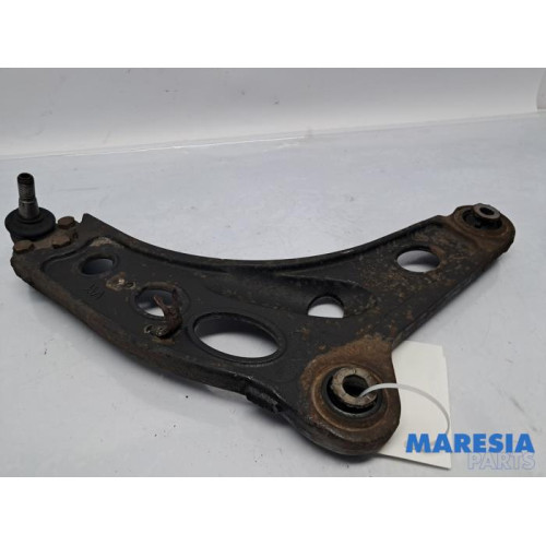 Renault - Trafic - Draagarm onder rechts-voor