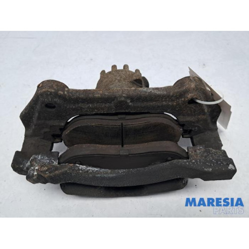 Renault - Trafic - Remklauw (Tang) rechts-voor