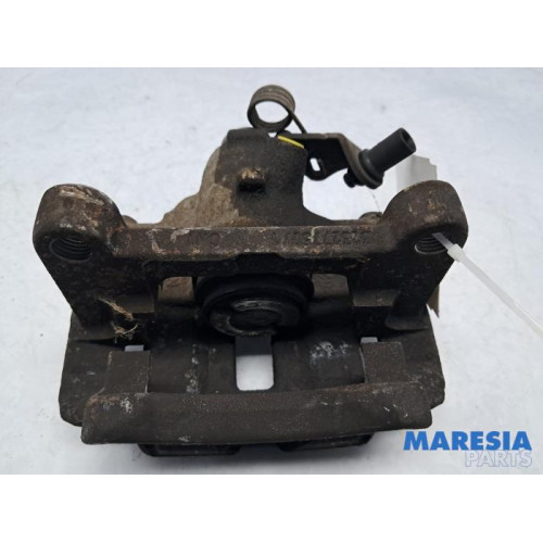 Renault - Trafic - Remklauw (Tang) rechts-achter