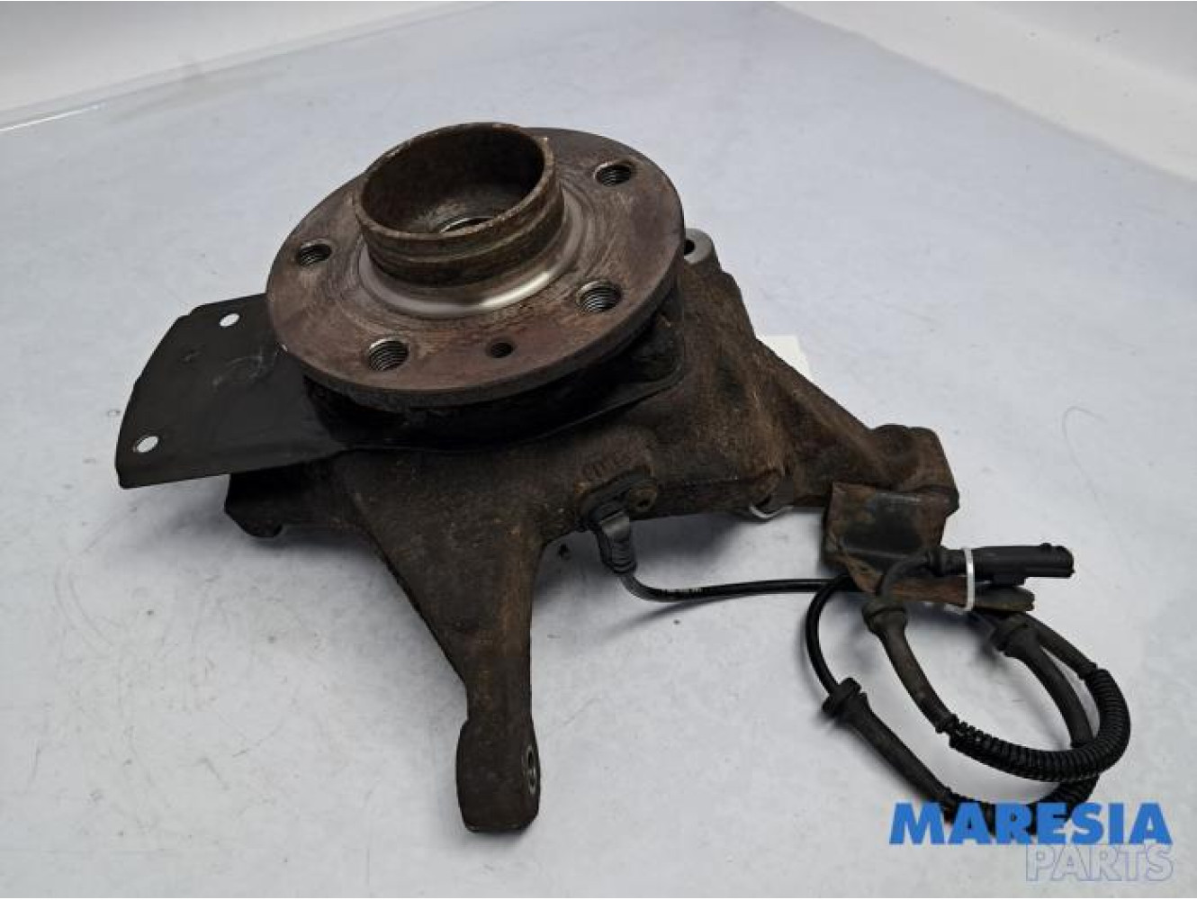 Renault - Trafic - Knuckle, front left