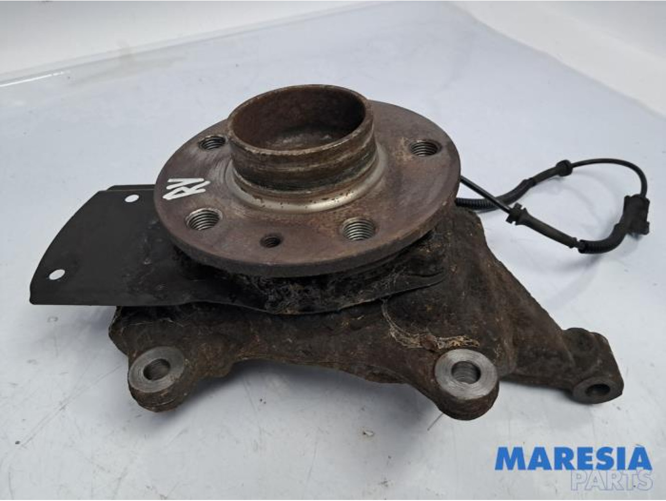 Renault - Trafic - Knuckle, front right