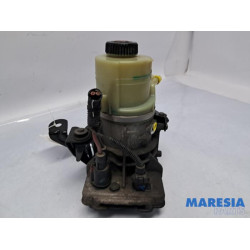 Renault - Trafic - Power steering pump