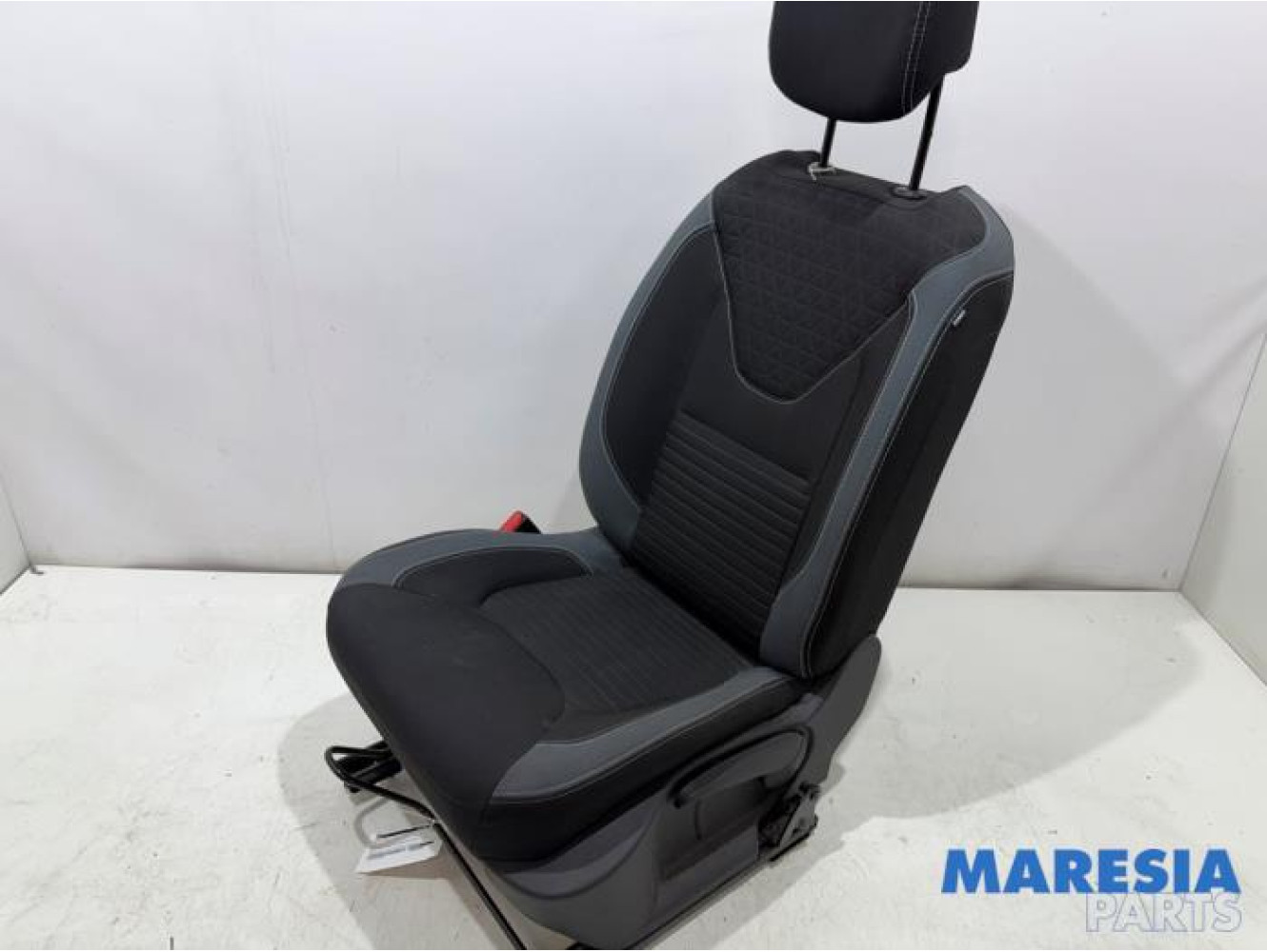 Renault - Clio - Seat, left