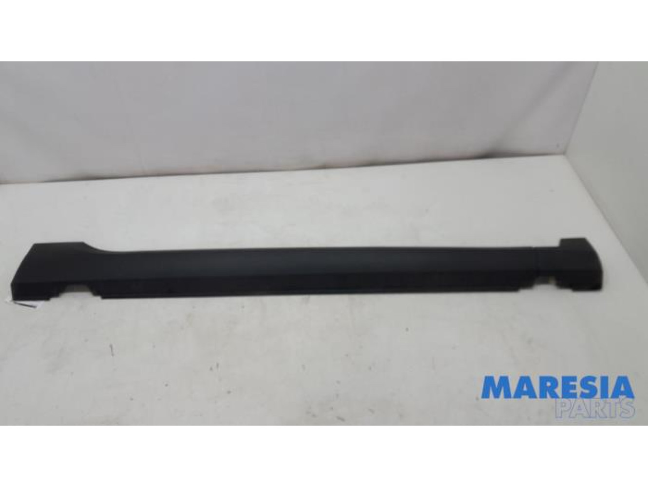 Peugeot - 2008 - Side skirt, right