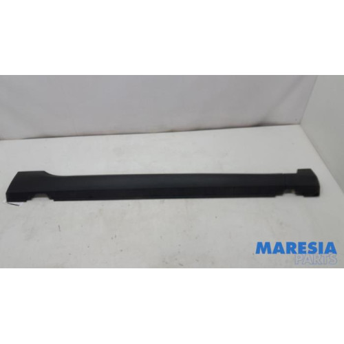 Peugeot - 2008 - Side skirt, right