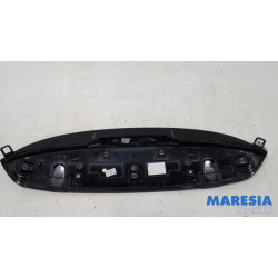 Renault - Clio - Spoiler tailgate