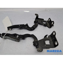 Renault - Trafic - Bonnet Hinge