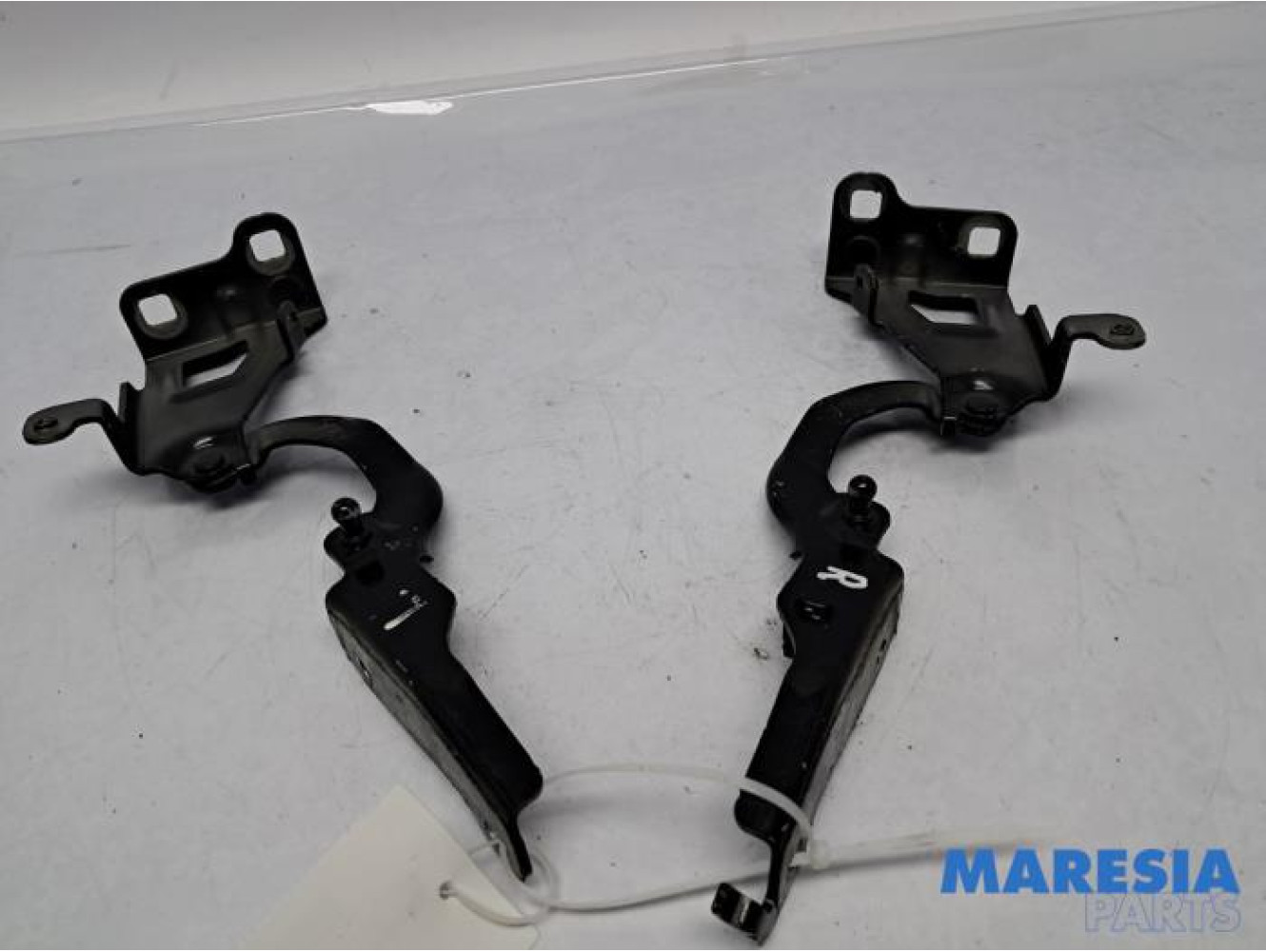 Renault - Trafic - Motorhaube Scharnier