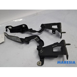 Renault - Trafic - Bonnet Hinge