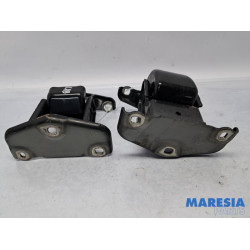 Renault - Trafic - Scharnier deur links-achter