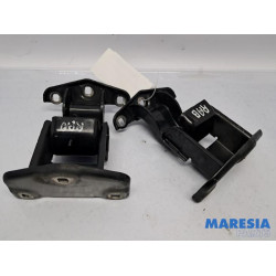 Renault - Trafic - Rear door hinge, right