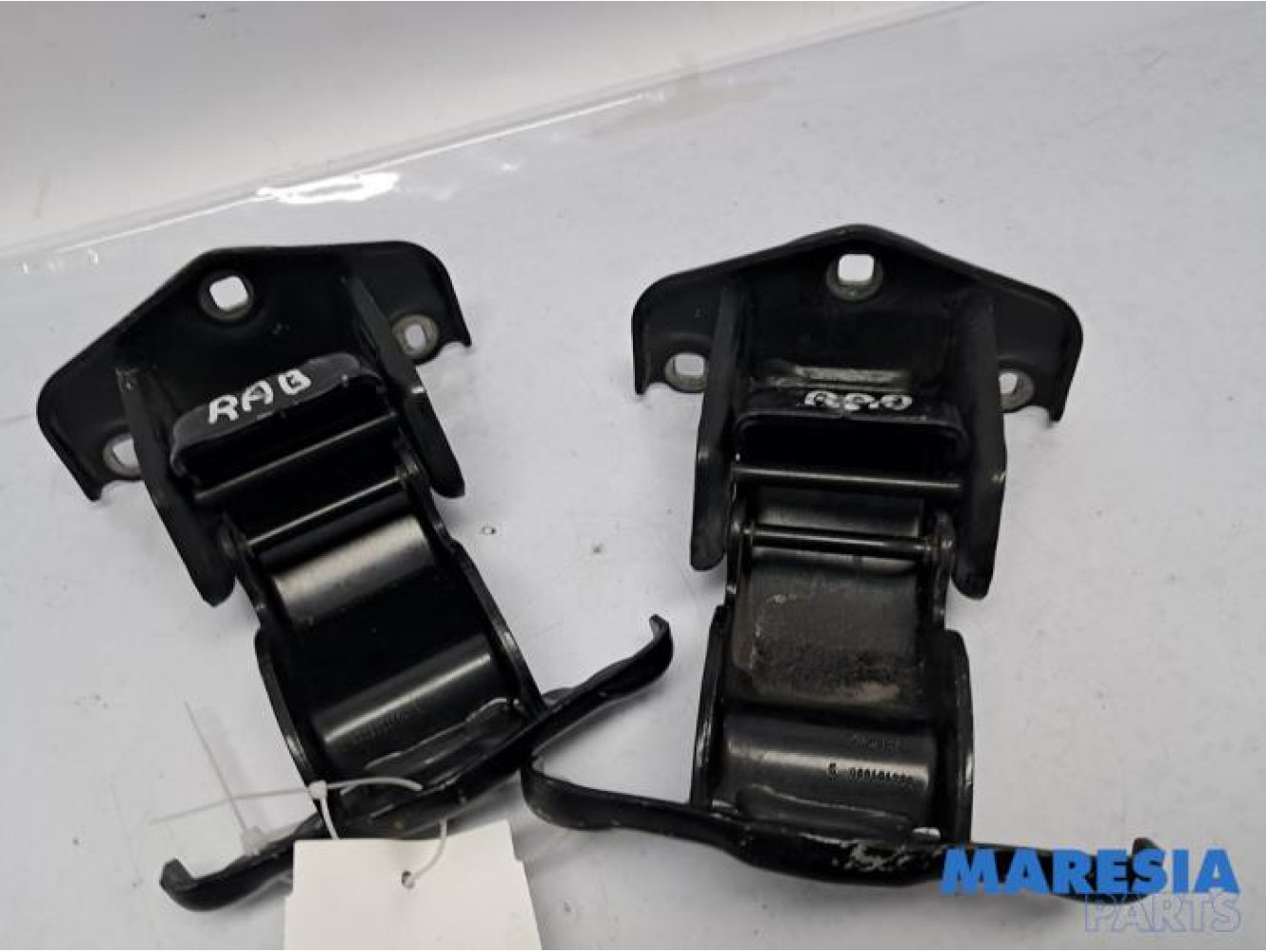 Renault - Trafic - Scharnier deur rechts-achter