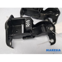 Renault - Trafic - Rear door hinge, right