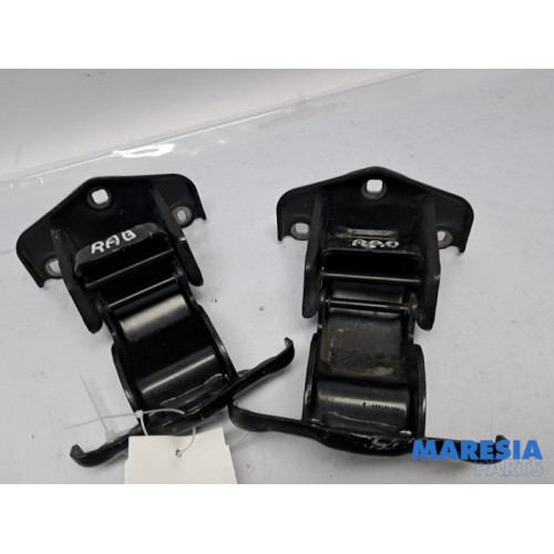 Renault - Trafic - Scharnier deur rechts-achter