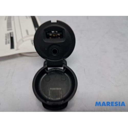 Citroen - DS4 - AUX / USB-Anschluss