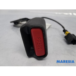 Citroen - DS4 - Insertion ceinture de sécurité arrière gauche