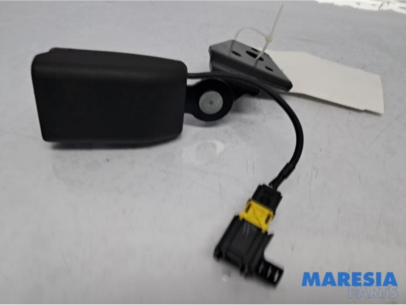 Citroen - DS4 - Insertion ceinture de sécurité arrière gauche