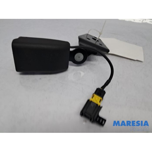 Citroen - DS4 - Insertion ceinture de sécurité arrière gauche