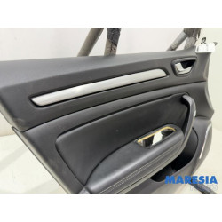 Renault - Megane - Türverkleidung 4-türig links vorne