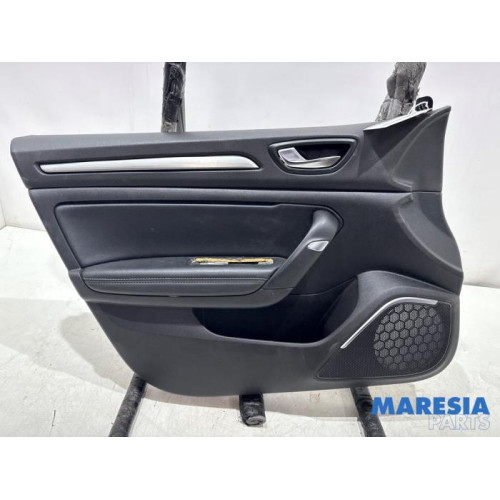 Renault - Megane - Türverkleidung 4-türig links vorne
