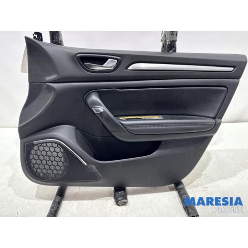 Renault - Megane - Türverkleidung 4-türig rechts vorne