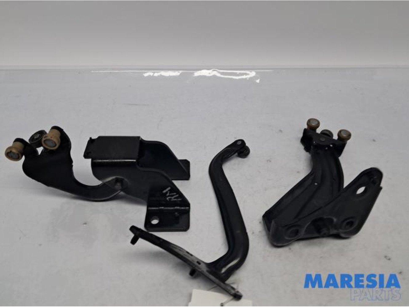 Peugeot - Expert - Sliding door roller, right